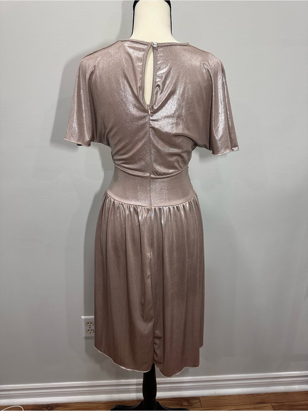 RINASCIMENTO 🇮🇹 Made in Italy Taupe Blush Pink Metallic V-Neck Dress Size Small - Picture 5 of 10